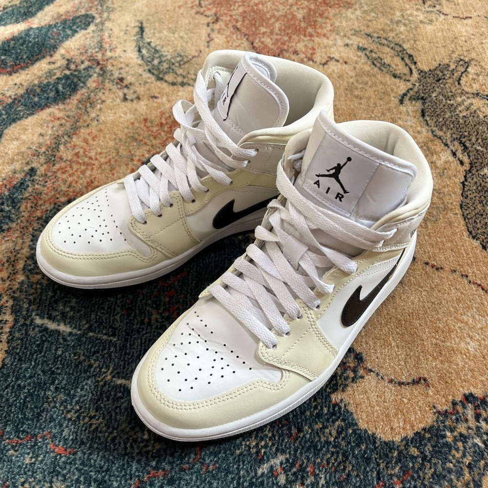 DS Coconut Milk Jordan 1 Mid